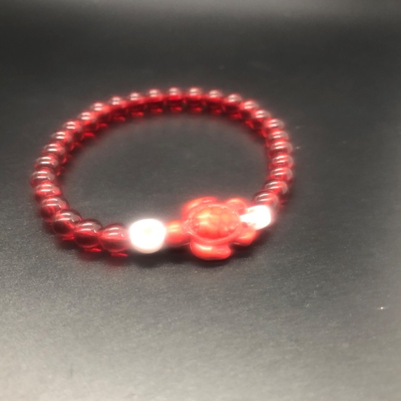 Turtle Red Heart Beaded Stretch Bracelet - Picture 5 of 13